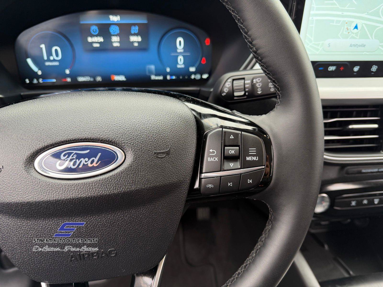 Used 2025 Ford Escape Platinum AWD/4WD image 30