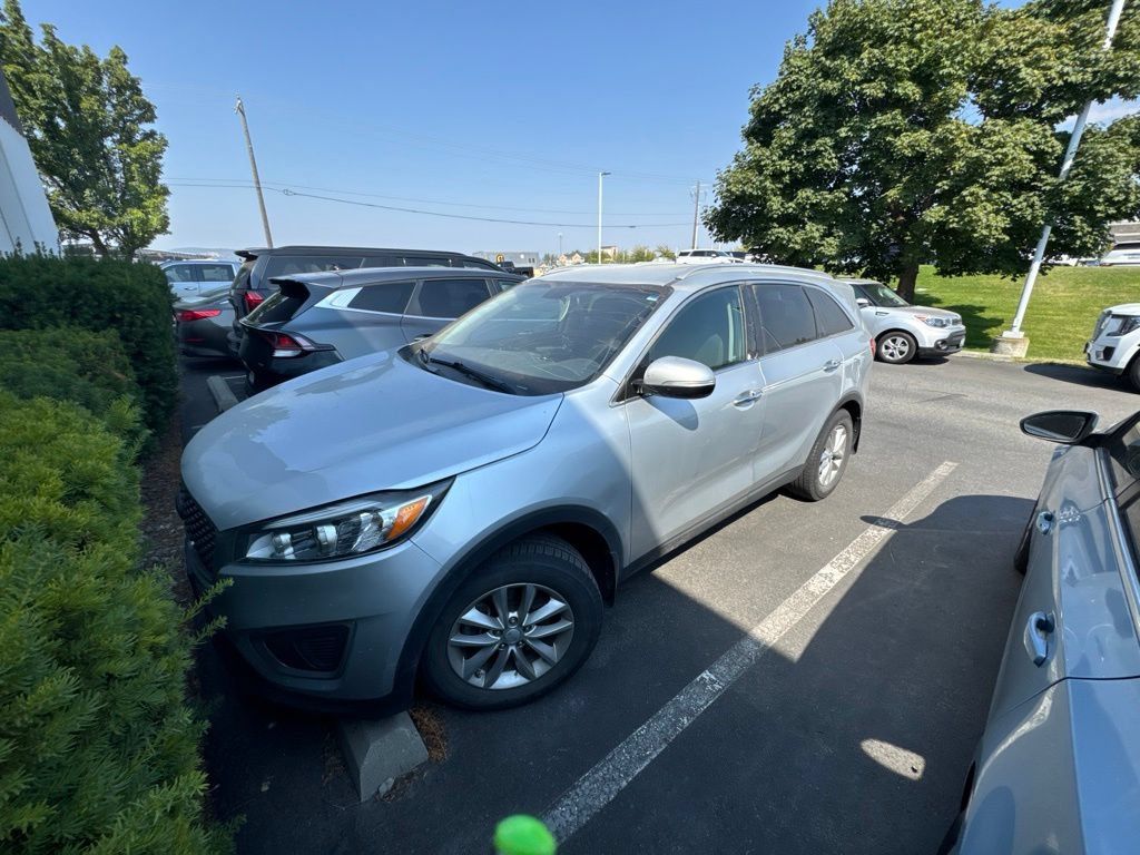 Used 2016 Kia Sorento FWD w/ LX Convenience Package image 2