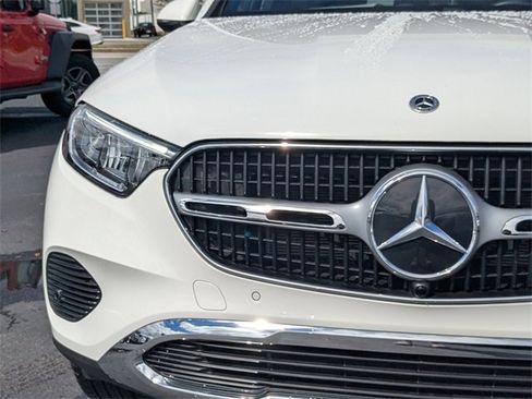 Used 2025 Mercedes-Benz GLC 300 image 11