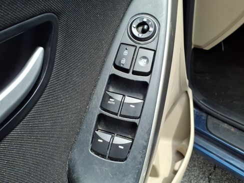 Used 2016 Hyundai Elantra GT w/ Option Group 02 FWD image 17