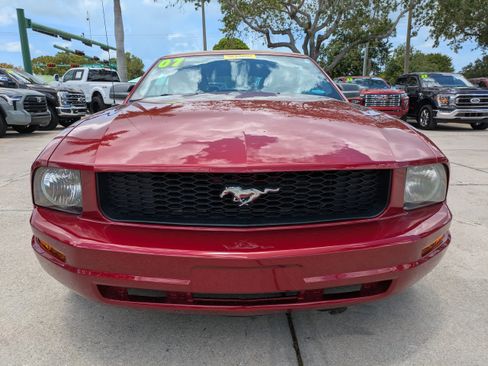 Used 2007 Ford Mustang Convertible RWD image 8