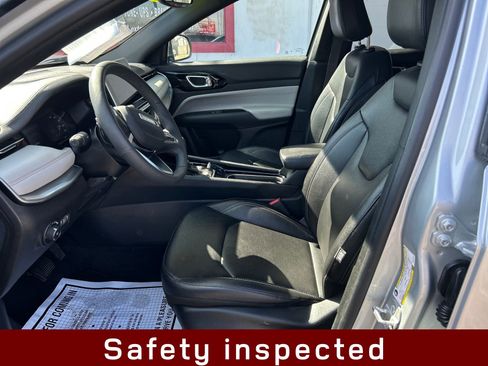 Used 2025 Jeep Compass Limited image 11