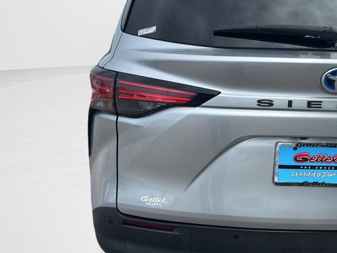 Used 2022 Toyota Sienna XLE FWD image 27