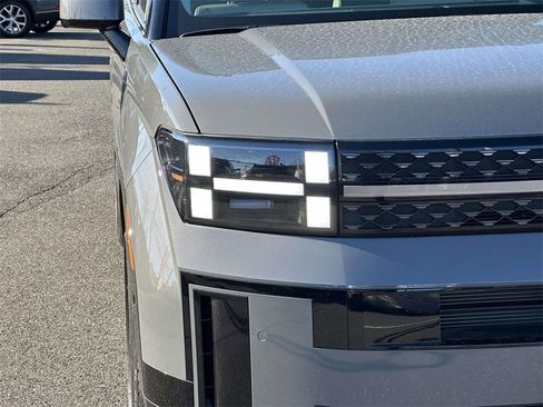 Used 2025 Hyundai Santa Fe Calligraphy image 11