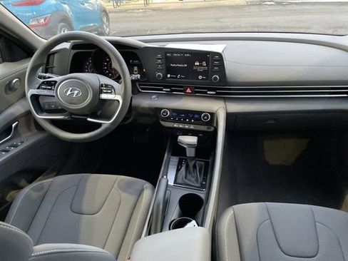 Used 2023 Hyundai Elantra SEL w/ Cargo Package image 7