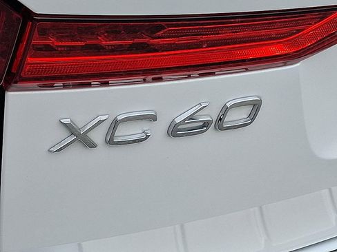 Certified 2023 Volvo XC60 B5 Plus w/ Climate Package AWD/4WD image 32