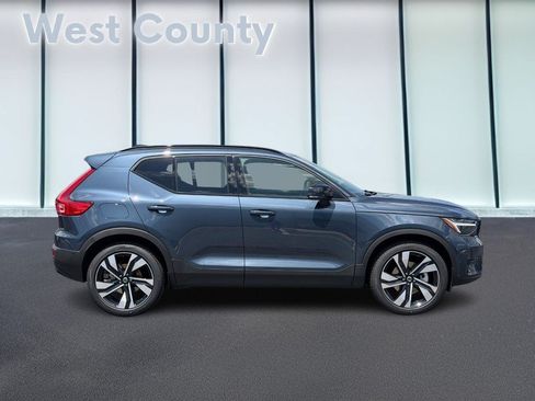New 2026 Volvo XC40 B5 Plus w/ Climate Package AWD/4WD image 2