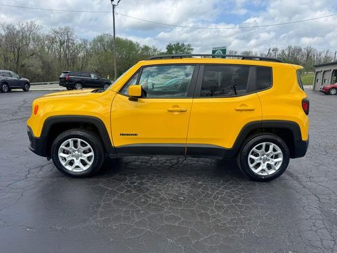 Used 2018 Jeep Renegade Latitude w/ Cold Weather Group AWD/4WD image 4