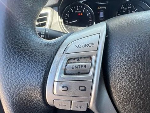 Used 2016 Nissan Rogue S AWD/4WD image 11