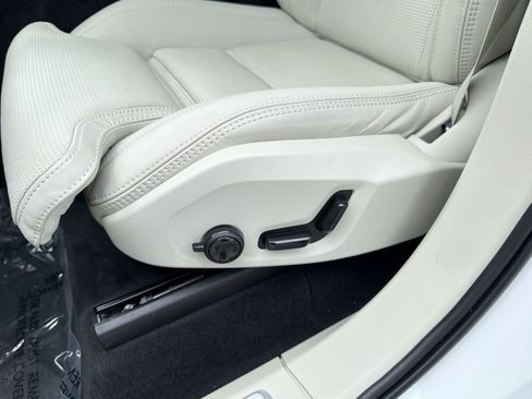 Certified 2023 Volvo XC90 T8 Ultimate w/ Lounge Package AWD/4WD image 13