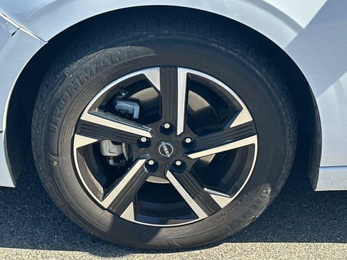 Certified 2024 Nissan Sentra SV FWD image 4
