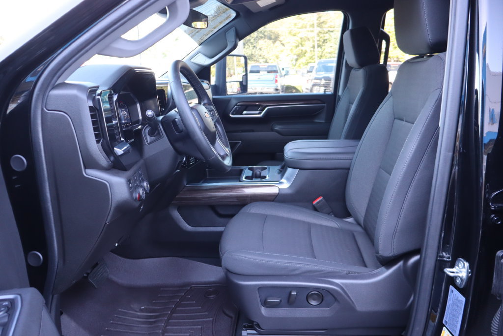 Used 2026 Chevrolet Silverado 3500 LT AWD/4WD image 4