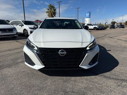 Used 2024 Nissan Altima 2.5 SV image 2