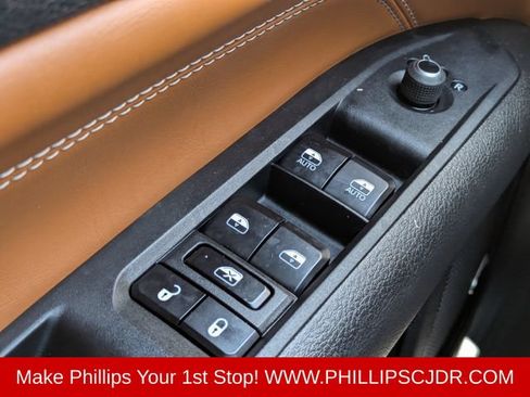 Certified 2025 Jeep Compass Limited w/ Sun & Sound Group AWD/4WD image 23