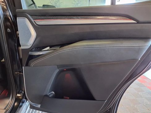 Used 2025 Cadillac Escalade V AWD/4WD image 11