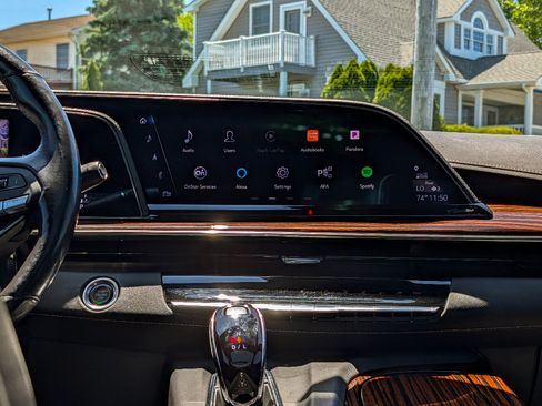 Used 2023 Cadillac Escalade Premium Luxury AWD/4WD image 26