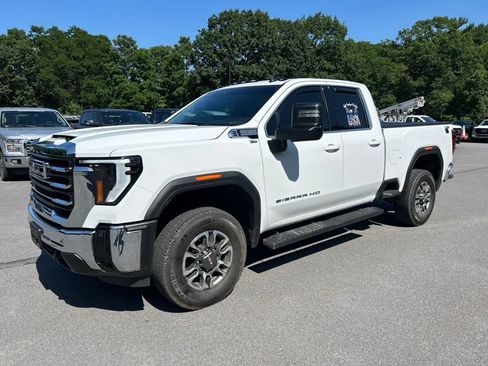 Used 2025 GMC Sierra 2500 SLE w/ Preferred Package AWD/4WD image 2