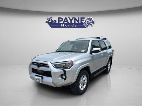 Used 2022 Toyota 4Runner SR5 Premium w/ Moonroof Package AWD/4WD image 3