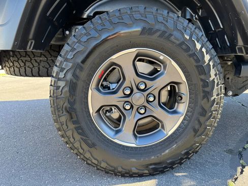 Used 2020 Jeep Gladiator Rubicon image 8