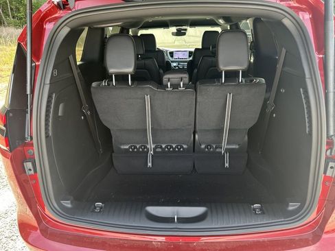 New 2026 Chrysler Pacifica Select FWD image 17