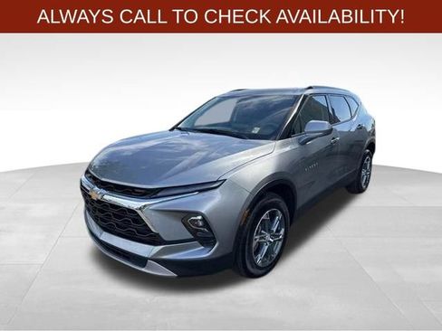 Used 2024 Chevrolet Blazer LT w/ Convenience Package FWD image 3