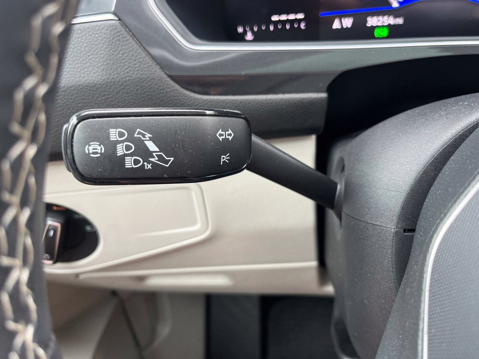 Used 2023 Volkswagen Tiguan SE FWD image 16