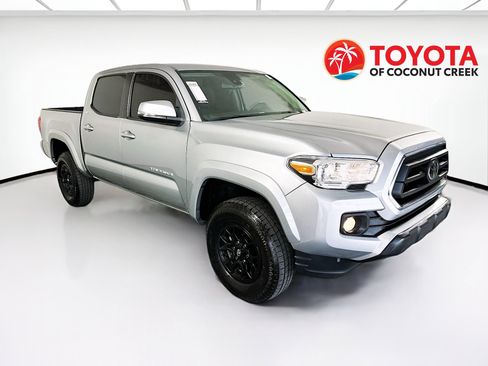 Used 2022 Toyota Tacoma SR5 w/ Technology Package RWD image 1