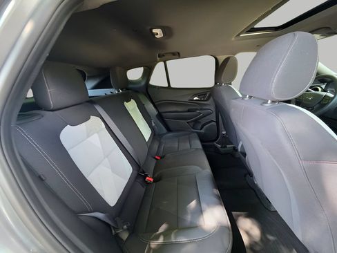 Used 2025 Chevrolet Trax RS w/ Sunroof Package FWD image 8