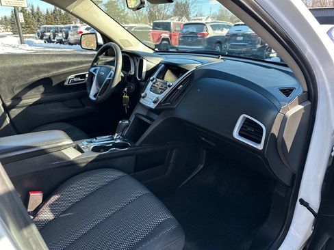 Used 2017 Chevrolet Equinox LT FWD image 17