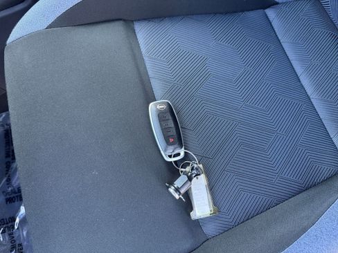 Used 2025 Nissan Versa SV image 21