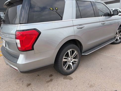 Used 2023 Ford Expedition XLT RWD image 3