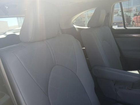 Used 2020 Toyota Highlander Platinum AWD/4WD image 13