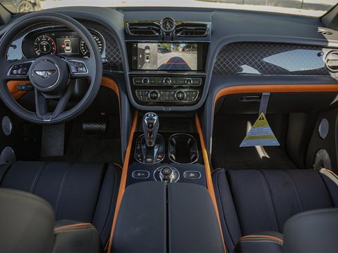 New 2025 Bentley Bentayga image 4