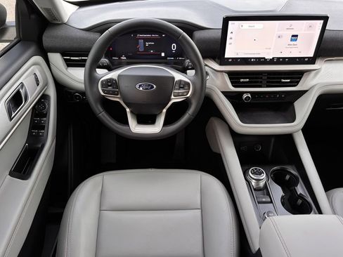 Used 2026 Ford Explorer Active w/ Active Comfort Package RWD image 11
