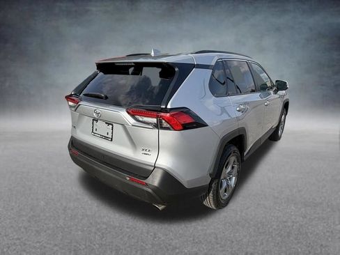 Used 2025 Toyota RAV4 XLE AWD/4WD image 5