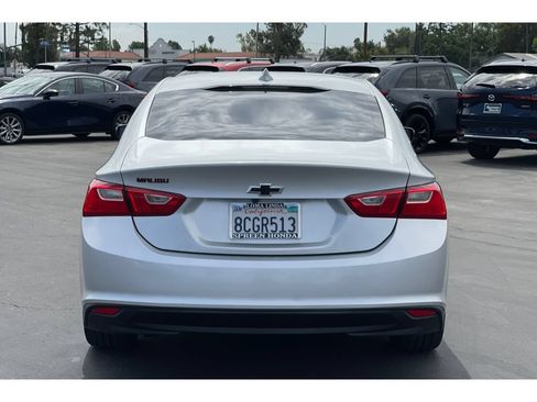 Used 2018 Chevrolet Malibu LT w/ Redline Edition FWD image 4