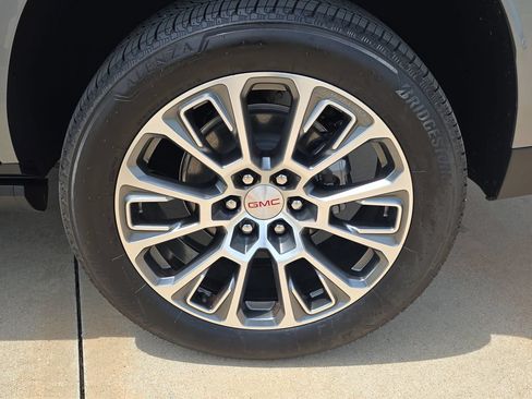 New 2026 GMC Yukon Denali w/ Denali Reserve Package AWD/4WD image 34