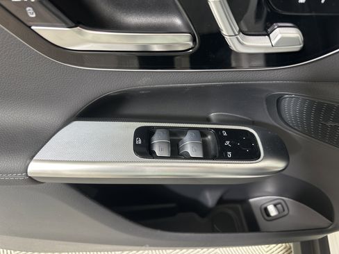 Used 2026 Mercedes-Benz GLC 300 4MATIC image 11