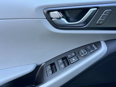 Used 2020 Hyundai Ioniq Limited image 12