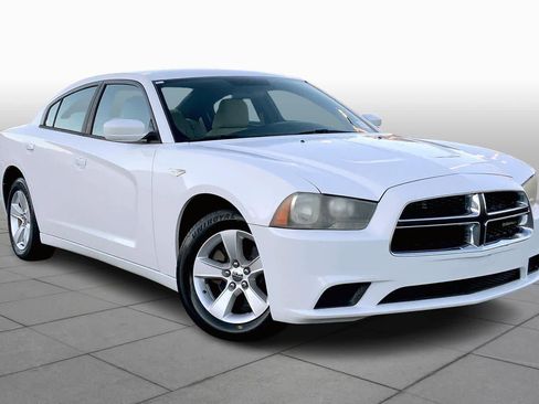 Used 2011 Dodge Charger SE image 2