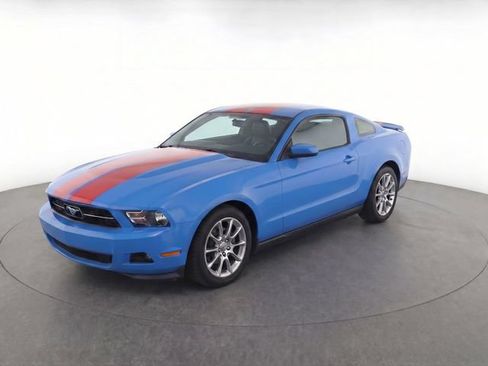 Used 2010 Ford Mustang Coupe RWD image 3