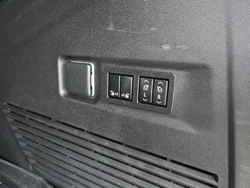 Used 2022 Chevrolet Suburban Premier image 31