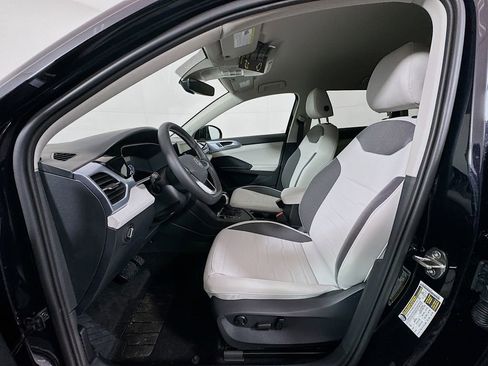 New 2026 Volkswagen Taos SE FWD image 10
