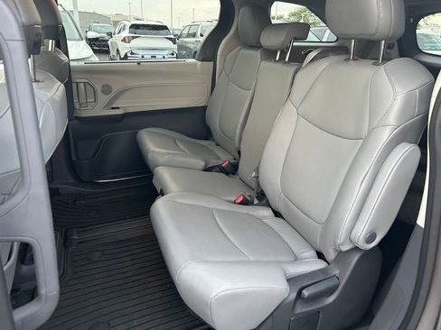 Used 2023 Toyota Sienna XLE FWD image 24
