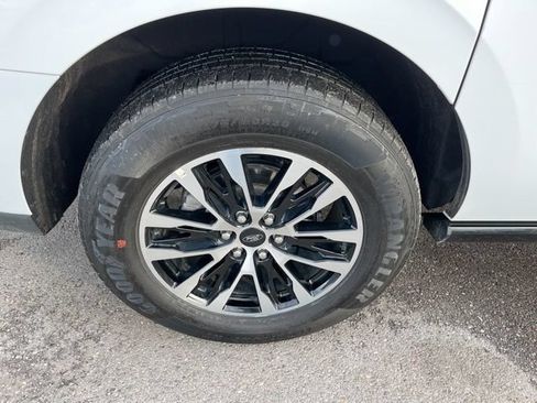 Used 2025 Ford Expedition Max Platinum AWD/4WD image 17