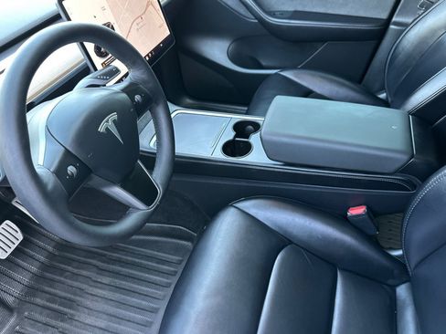 Used 2021 Tesla Model Y Performance AWD/4WD image 4