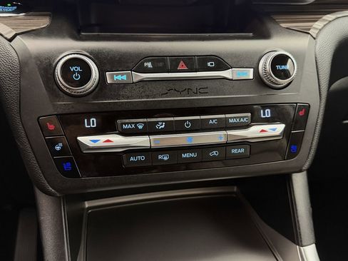 Used 2020 Ford Explorer Limited w/ Class III Trailer Tow Package AWD/4WD image 28