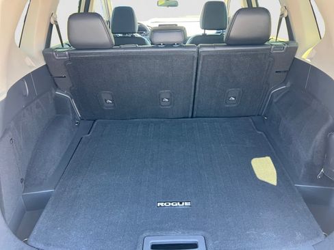 Used 2024 Nissan Rogue SV w/ SV Premium Package image 5