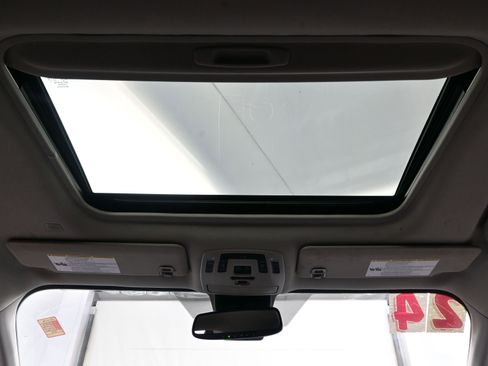 Used 2024 Toyota Sienna XLE image 19