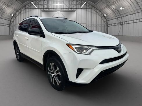 Used 2017 Toyota RAV4 LE w/ Carpet Mat Package AWD/4WD image 7